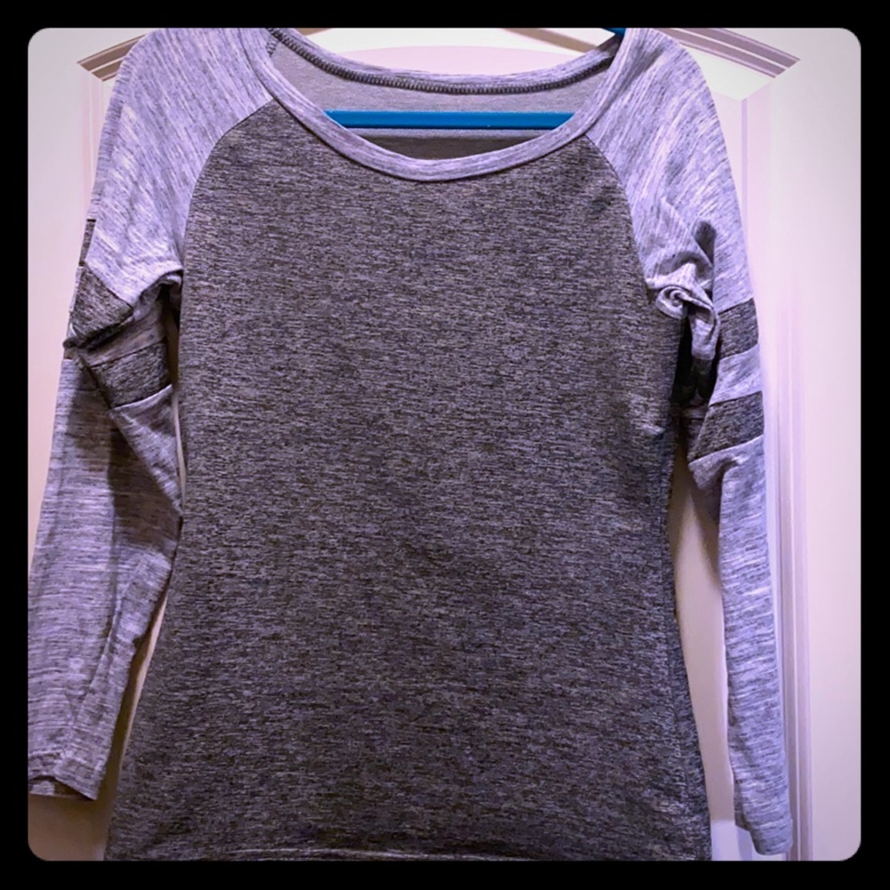 Grey tee